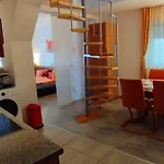 Frosch Haus Apartment