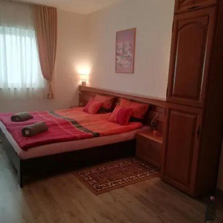Frosch Haus Apartment *